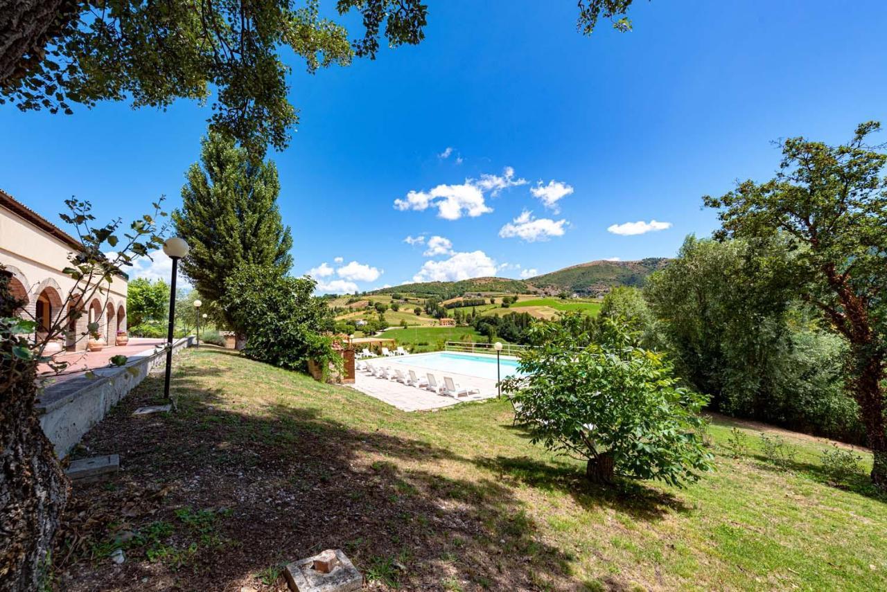 Abadia Farneto Villa Губио Екстериор снимка