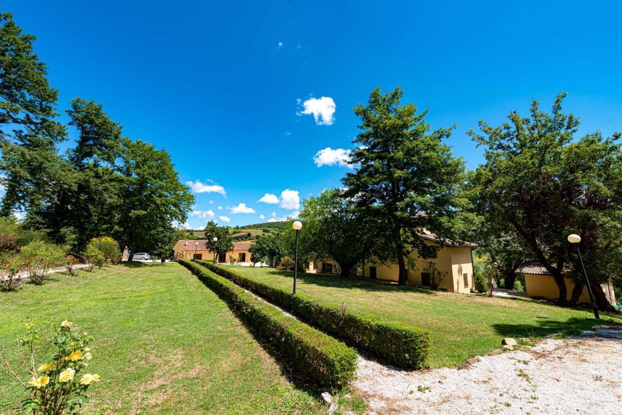 Abadia Farneto Villa Губио Екстериор снимка