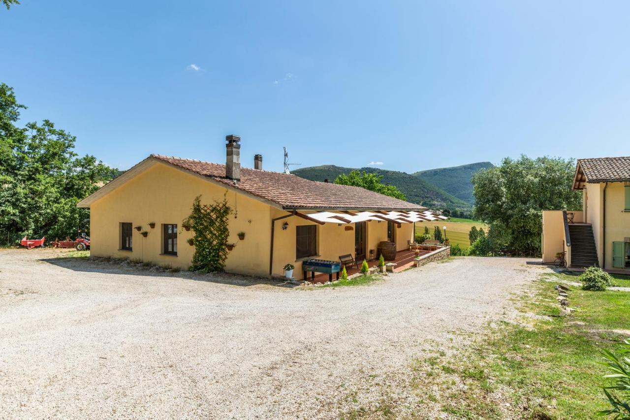 Abadia Farneto Villa Губио Екстериор снимка